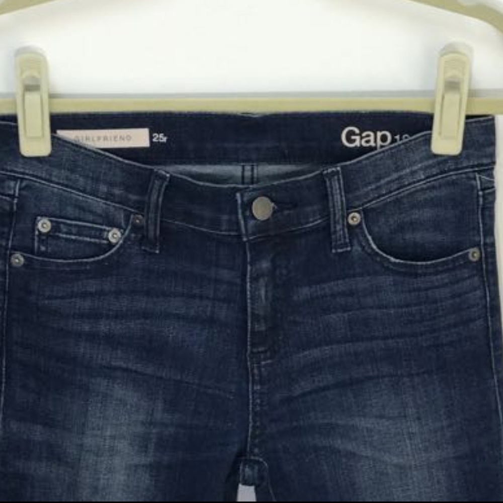 LIKE NEW Gap Girlfriend Jeans 25r
